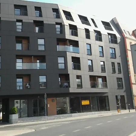 Poznanska 1 * Poznaň